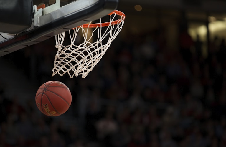 NBA季后赛湖人队对阵凯尔特人队的赛前前瞻分析，篮球强强对话